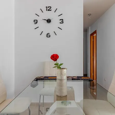 Apartament Flatguest Trebolina - 3bdr - Fastwifi - Parking